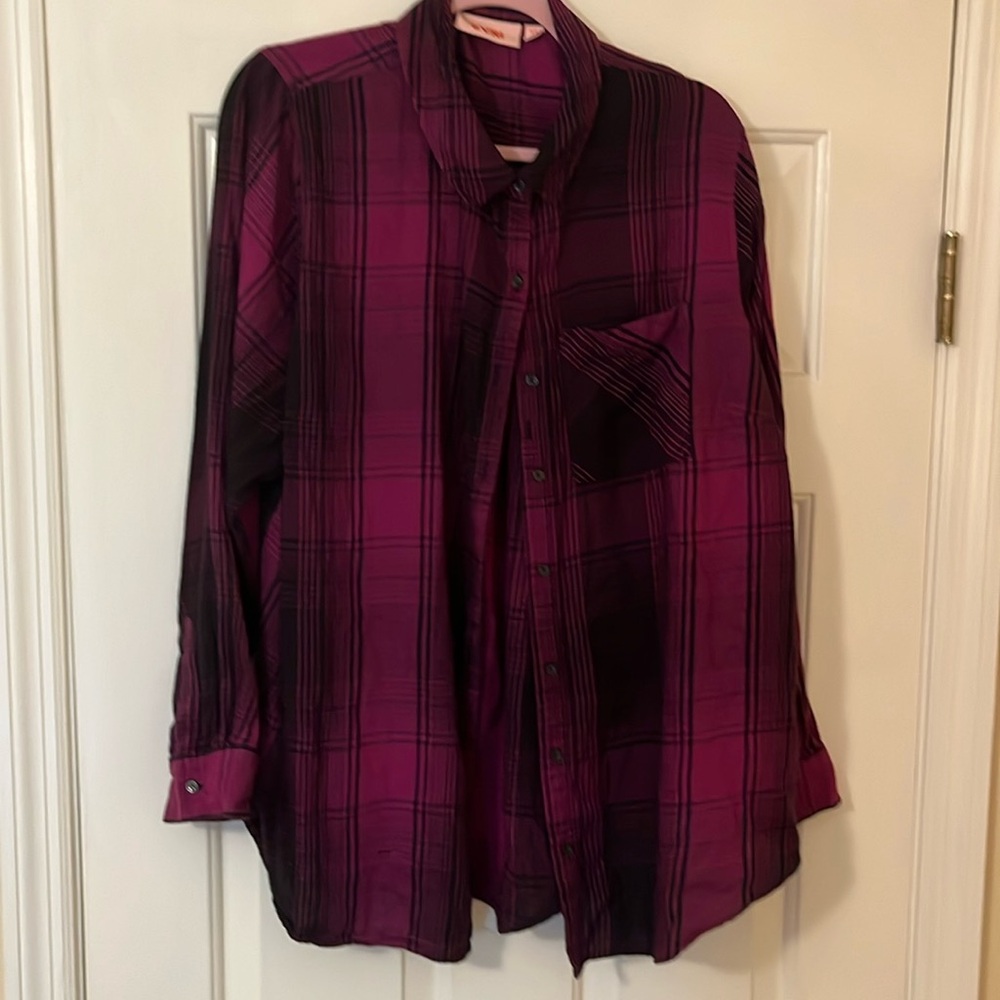 2X purple and black button up shirt by EVRI